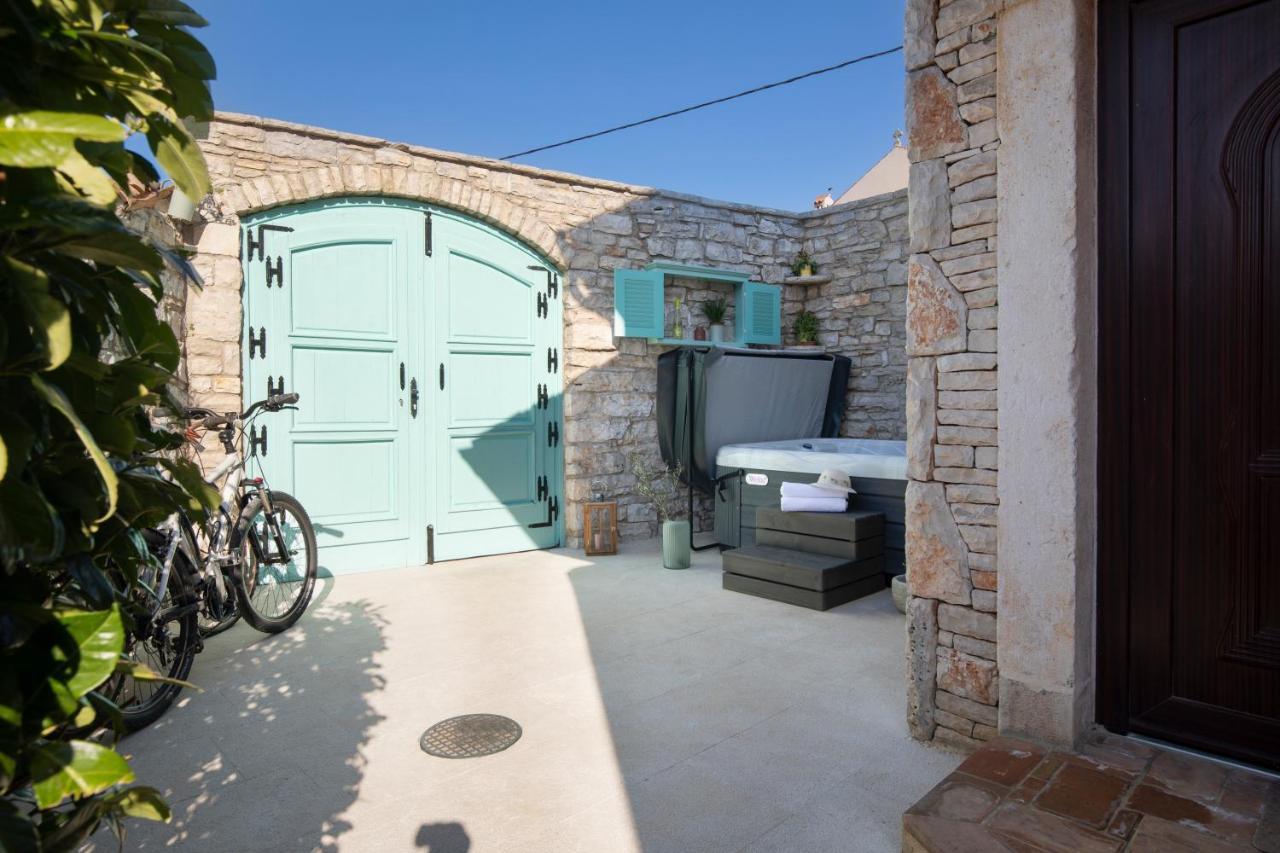 Poiai Stonehouse With Jacuzzi Villa Peroj Luaran gambar
