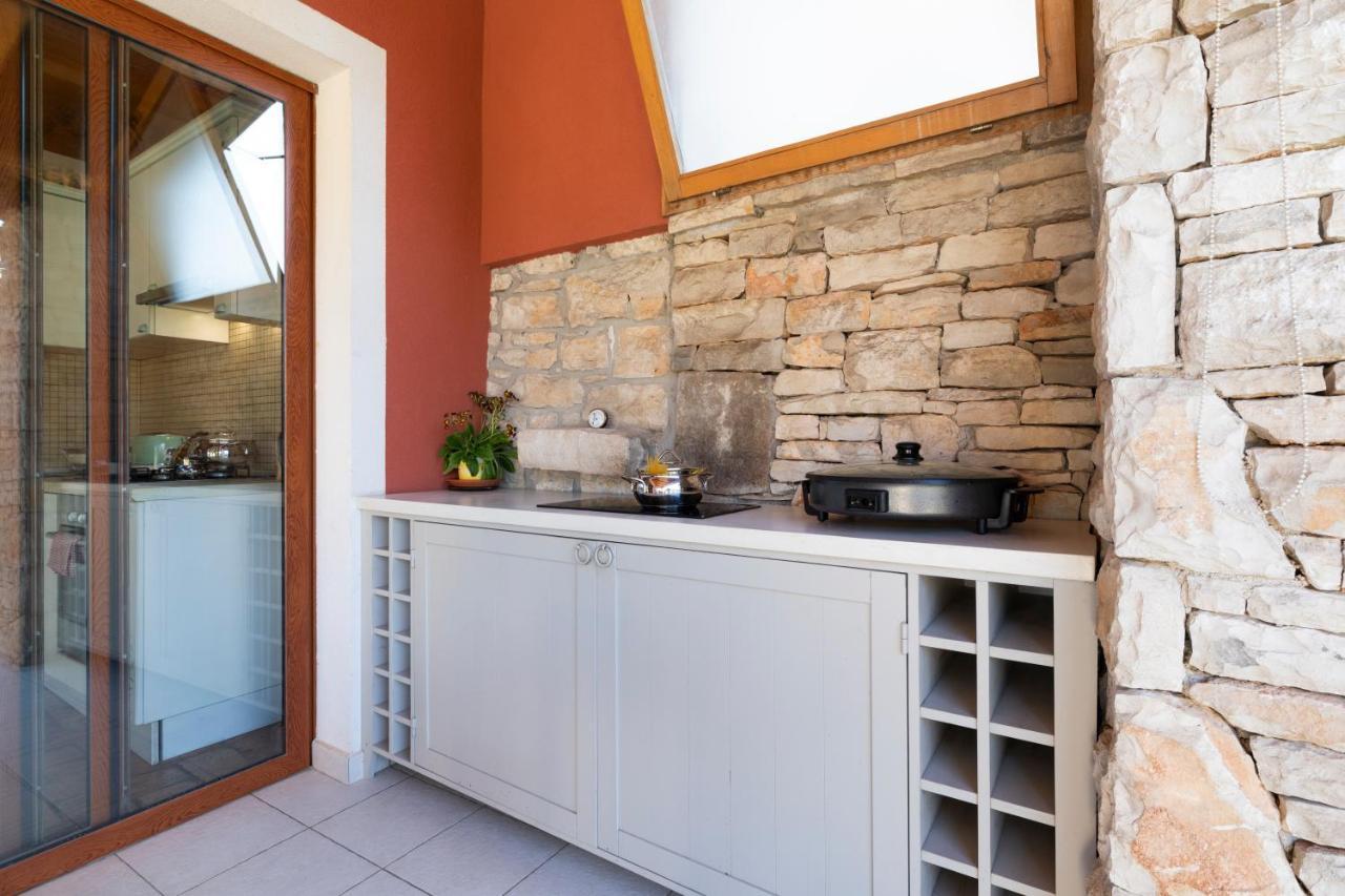 Poiai Stonehouse With Jacuzzi Villa Peroj Luaran gambar